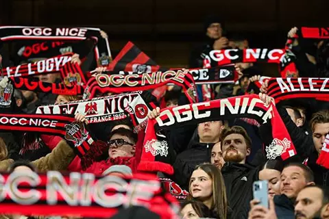 في بيان رسمي.. نيس يستنكر هجوم الجماهير على اللاعبين